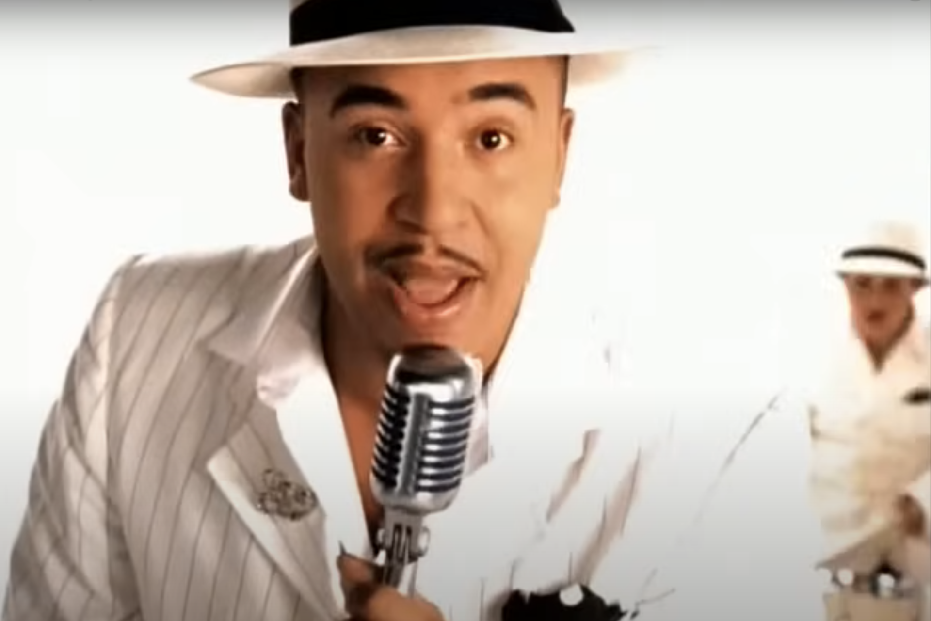 Mambo No. 5 –  Lou Bega